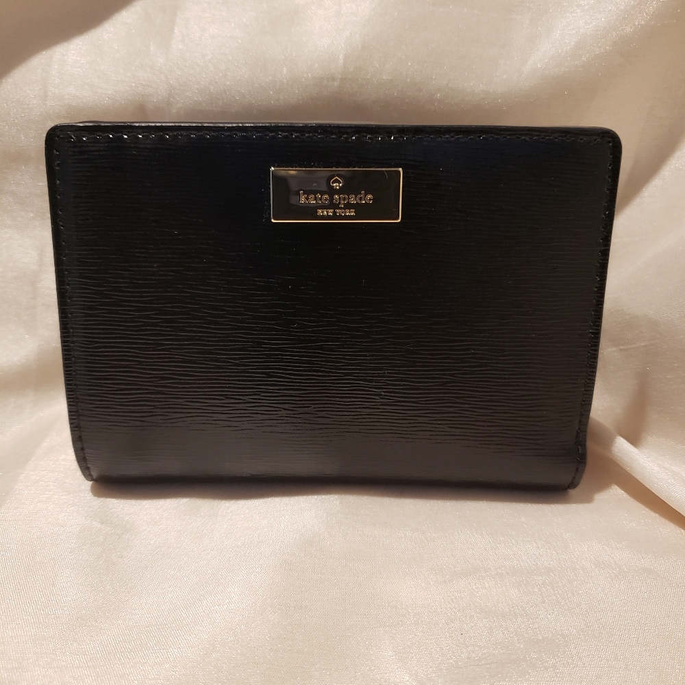 Kate spade slim bifold wallet